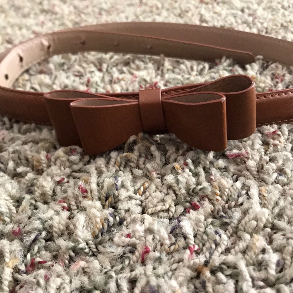 Bow skinny belt